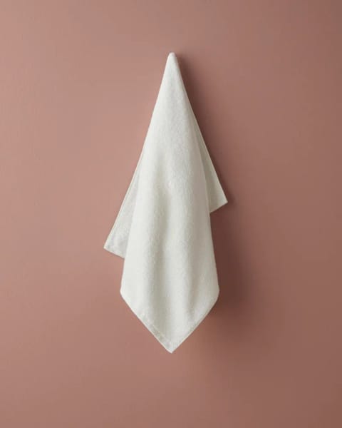 حوله صورت Cotton Line ۱۰۰٪ پنبه ۵۰×۹۰ سانتی‌متر سفید ۵۰۰ گرم بر متر مربع