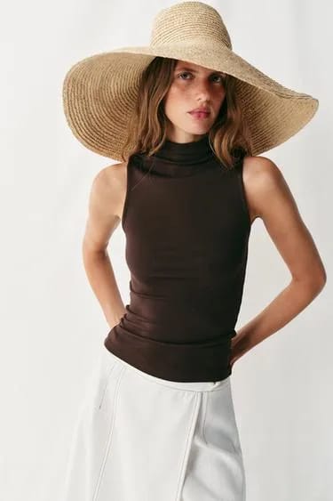 SLEEVELESS TOP