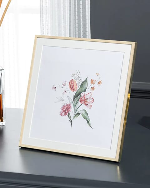 قاب Dorothy 18x18 سانتی‌متر طلایی