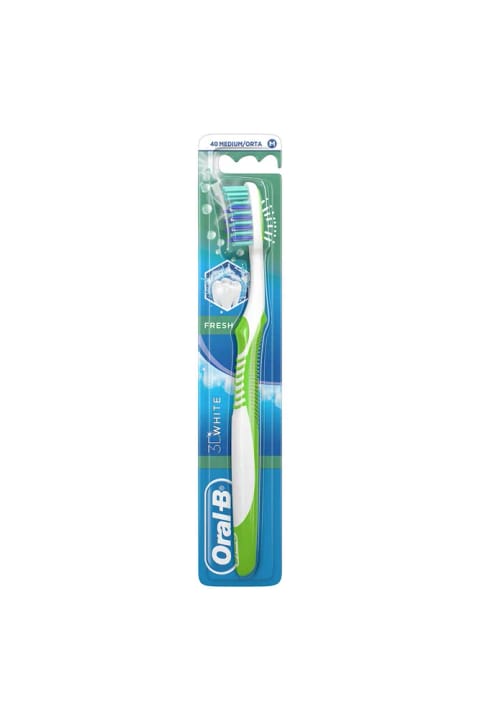 Oral-B مسواک سهبعدی سفیدکننده و خنککننده تنفس ۴۰ عددی متوسط
