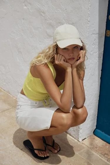 کلاه توئیل با شعار گلدوزی‌شده