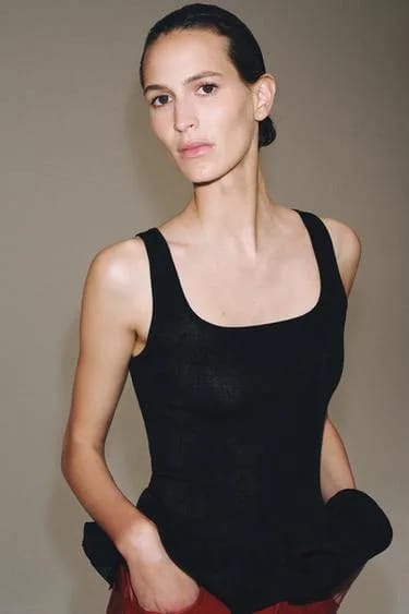 KNIT TOP WITH WAVY HEM