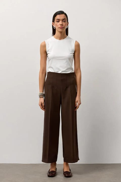 شلوار مچ‌پا قهوه‌ای با جزئیات پیلی