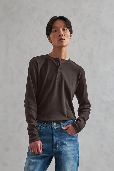 بلوز پنبه‌ای یقه Henley دکمه‌دار مردانه قهوه‌ای