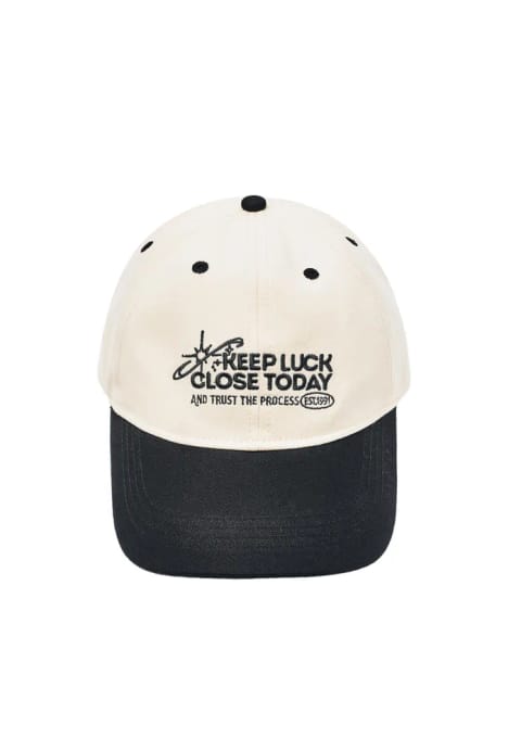 کلاه Keep Luck Close Today