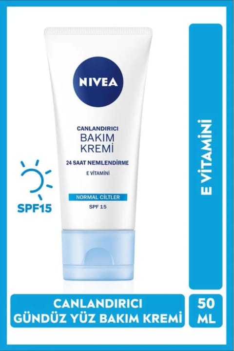 کرم مراقبت روزانه صورت NIVEA شاداب‌کننده ۵۰ میلی‌لیتری با SPF15 و آبرسانی ۲۴ ساعته