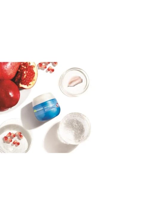 کرم آبرسان آنتی‌اکسیدان Garnier Nem Bombası پایه آبی