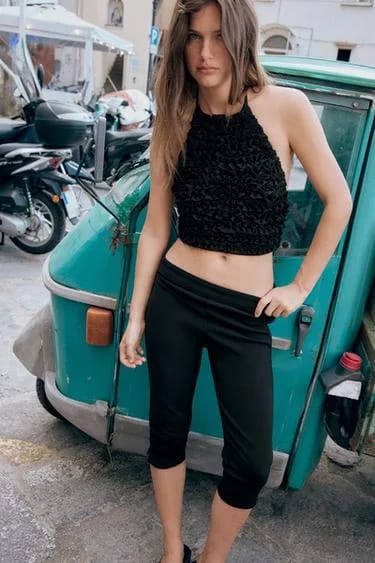 HALTER NECK RUFFLE TOP