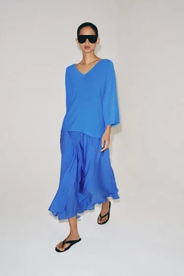 FLOWING V-NECK KNIT TOP