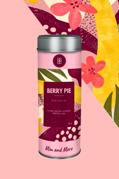 Mim and More Berry Pie Tea – چای Hibiscus با طعم توتهای جنگلی قوطی ۵۰ گرم