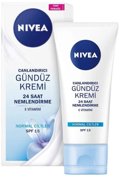 NIVEA Essentials شادابکننده کرم روز برای پوست معمولی